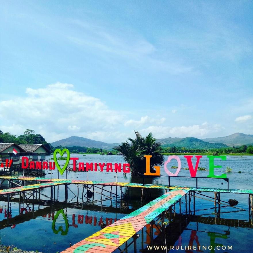 Obyek Wisata Danau Tamiyang di Desa Mandikapau, Karangintan Kabupaten Banjar